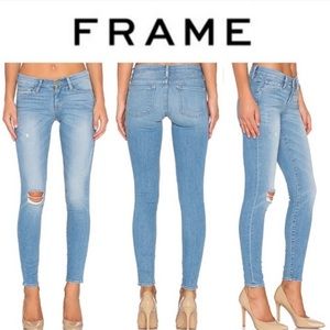 Frame Le Skinny de Jeanne Distressed Light Wash Skinny Jeans Color = Carson